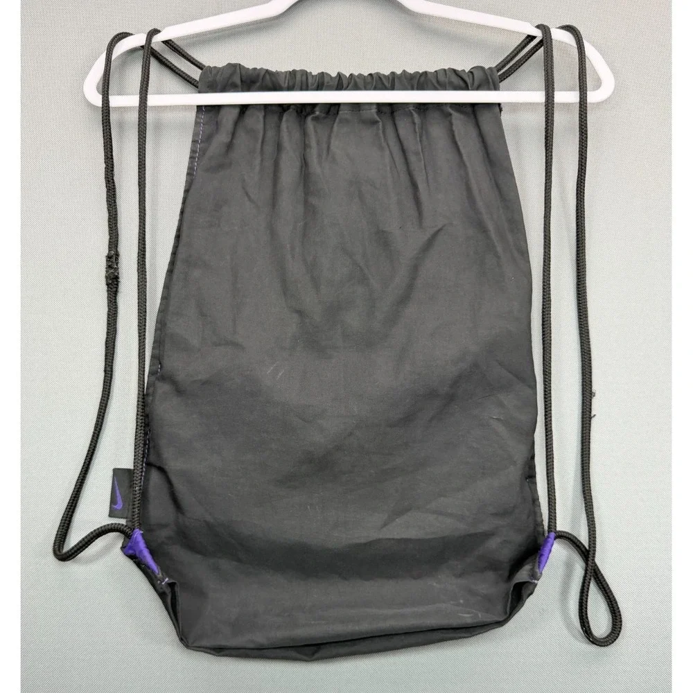 Nike Drawstring Sackpack Cinch Bag Backpack Purple Black Daisy Chain Unisex O/S